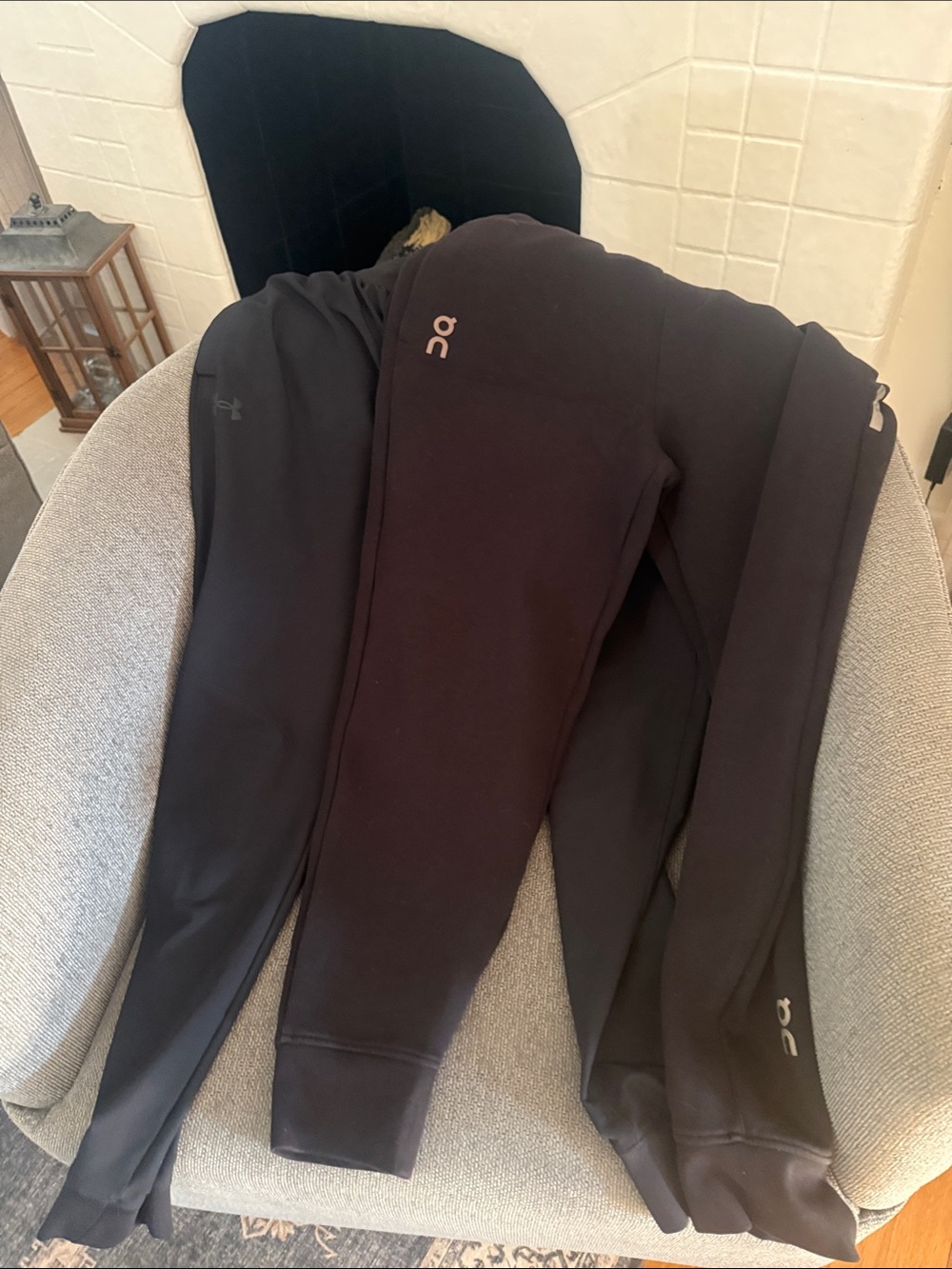On running joggers with a pair of Under armour joggers… never worn no tags!